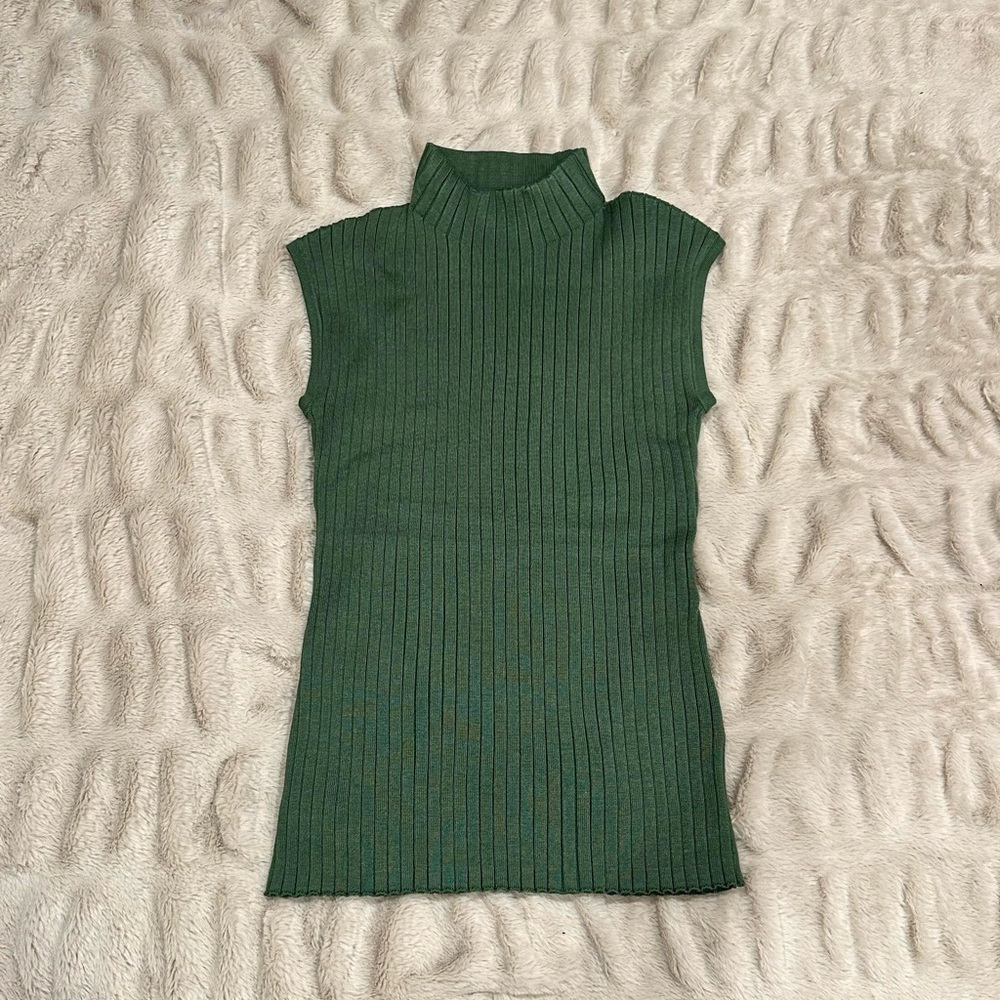 Cable & Gauge Green Sleeveless Ribbed Top